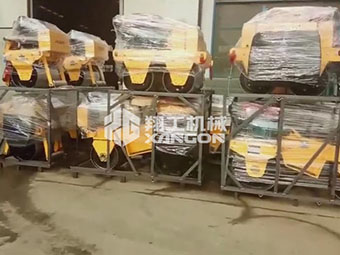 翔工機(jī)械一批小型壓路機(jī)包裝好，成功出口到國(guó)外